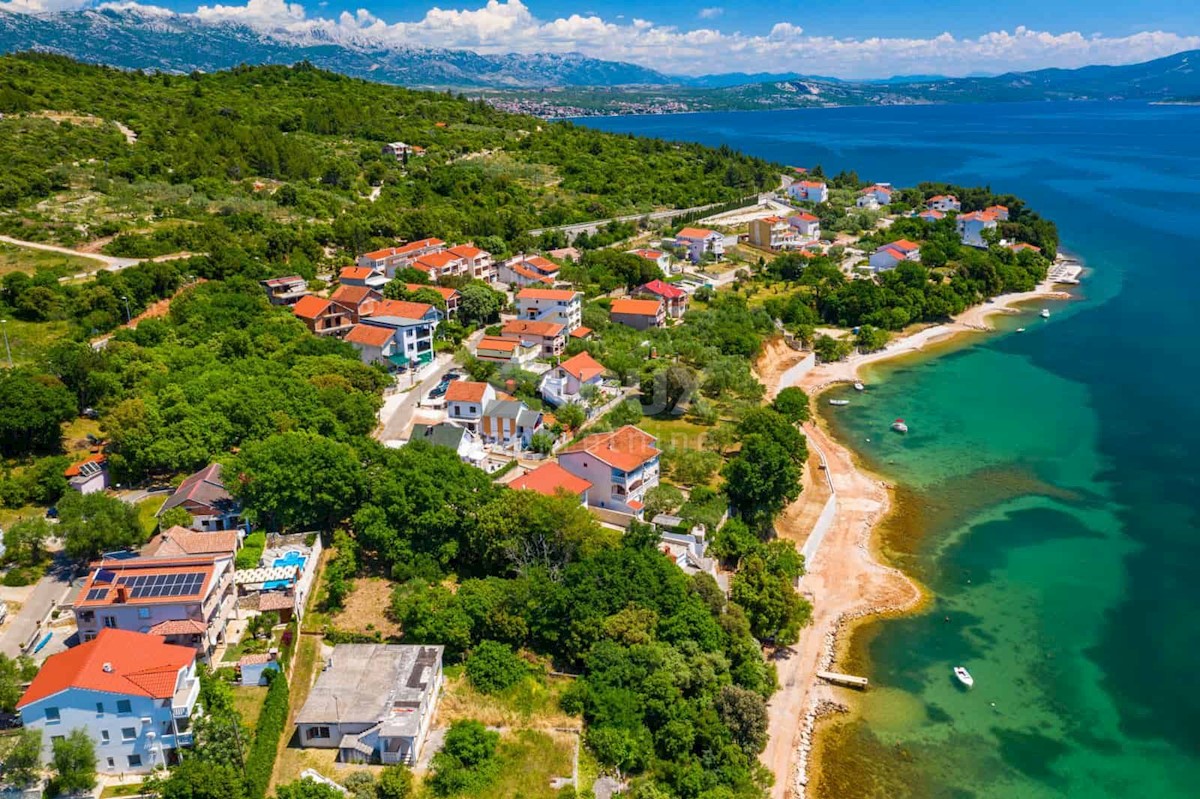 ZADAR, POSEDARJE - Bella casa a più piani e dependance in pietra con piscina