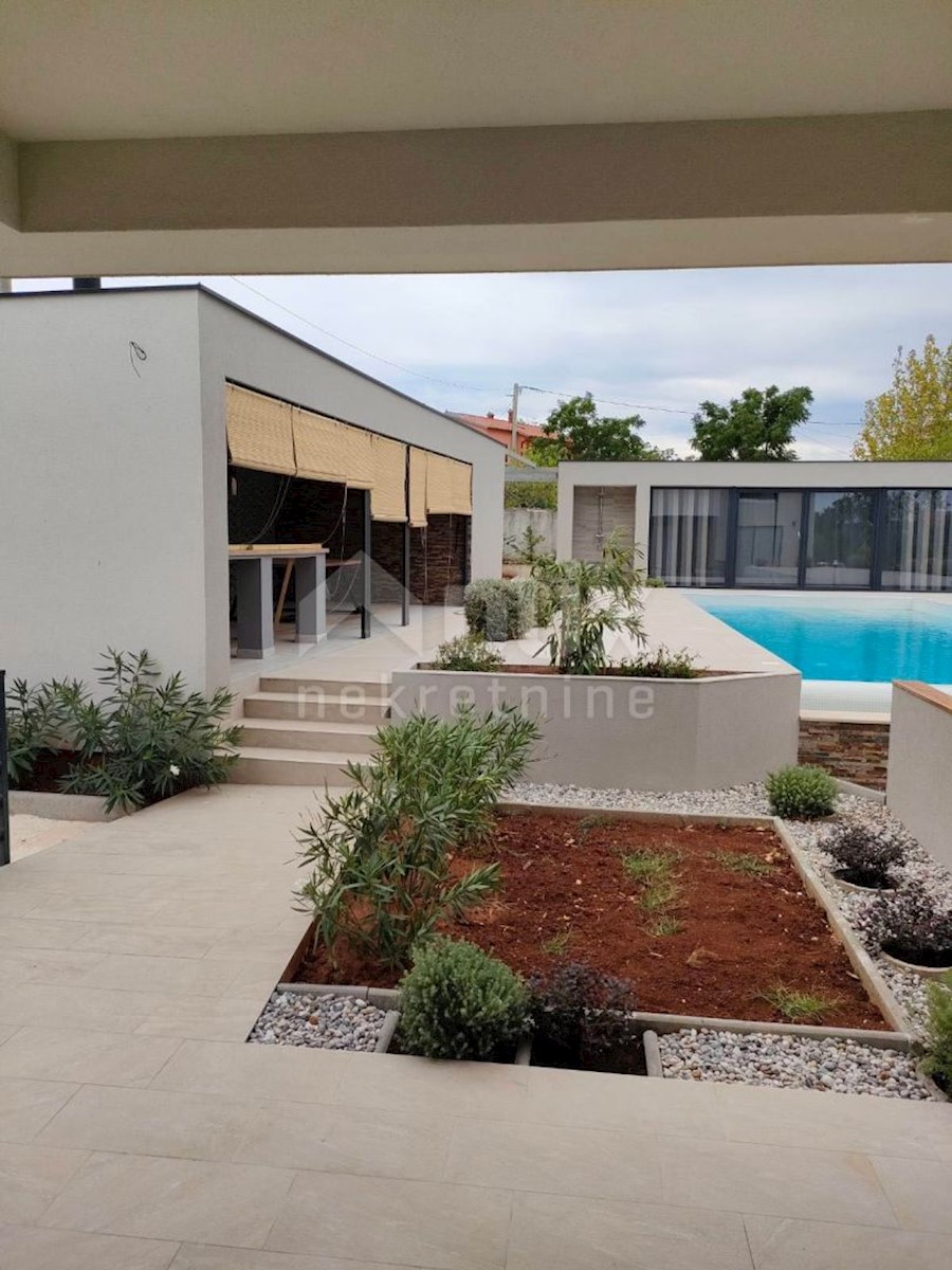 ISTRIA, MARČANA - Una bella villa moderna con piscina