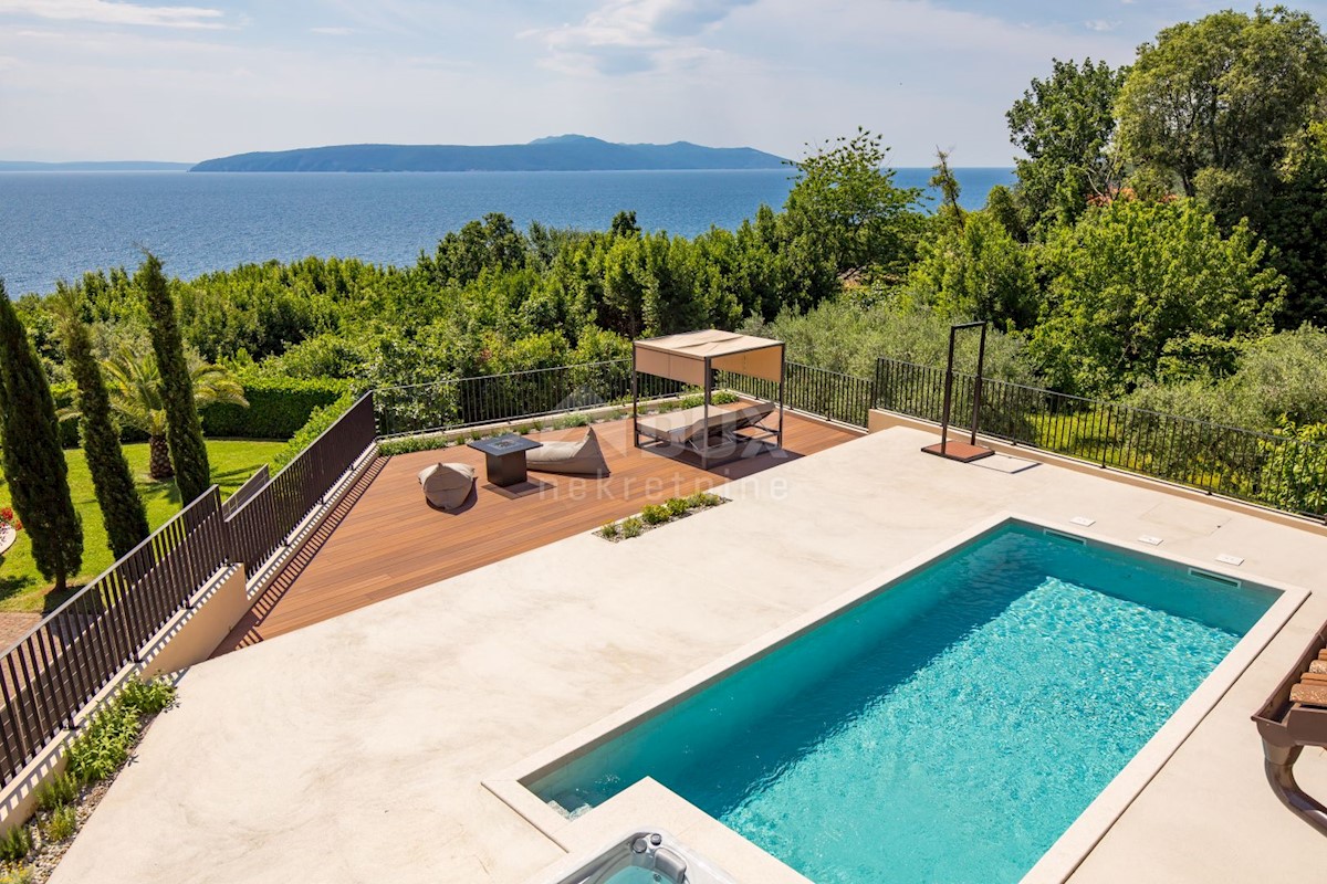 OPATIJA RIVIERA - villa mediterranea di nuova costruzione su una scogliera, prima fila al mare