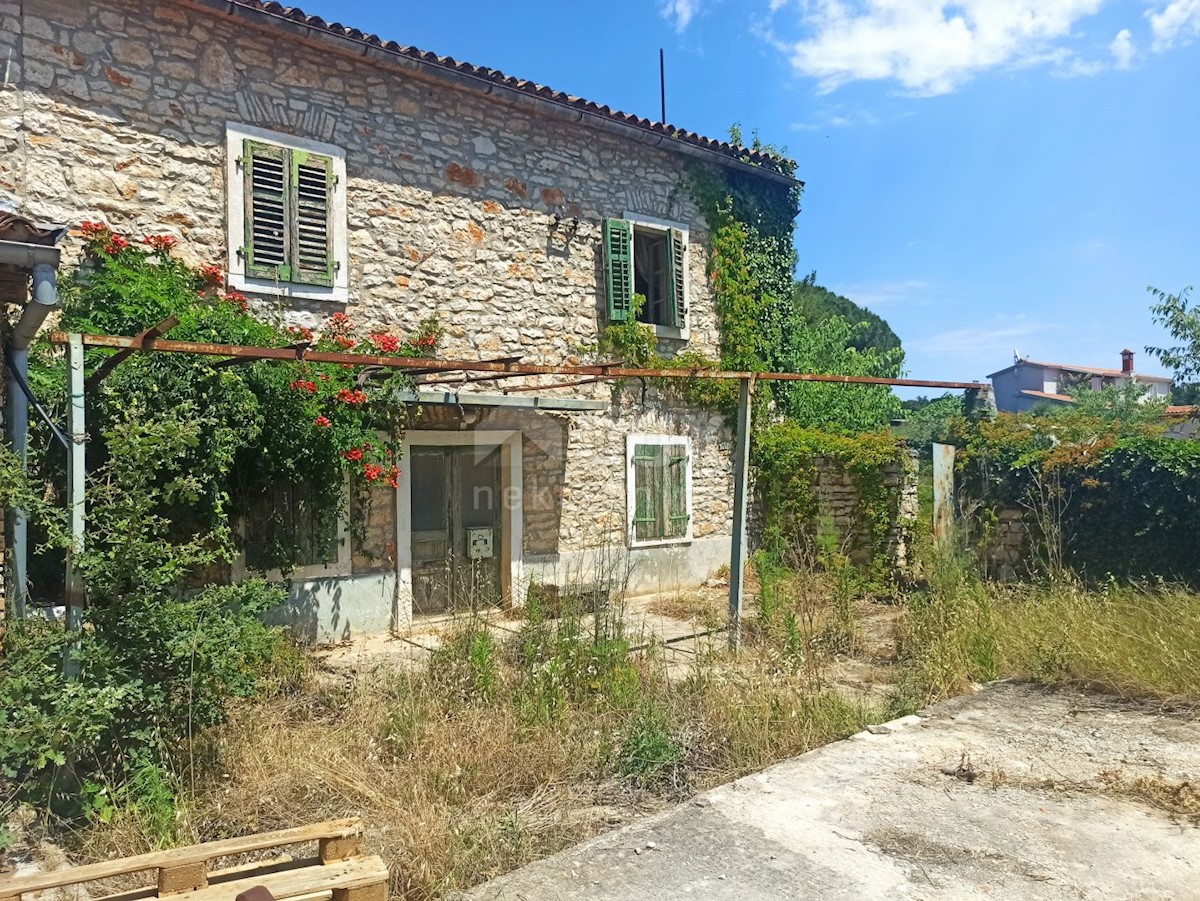 ISTRIA, VALBANDON - Casa istriana con giardino + terreno edificabile 1917 m2 - VICINO AL MARE!!