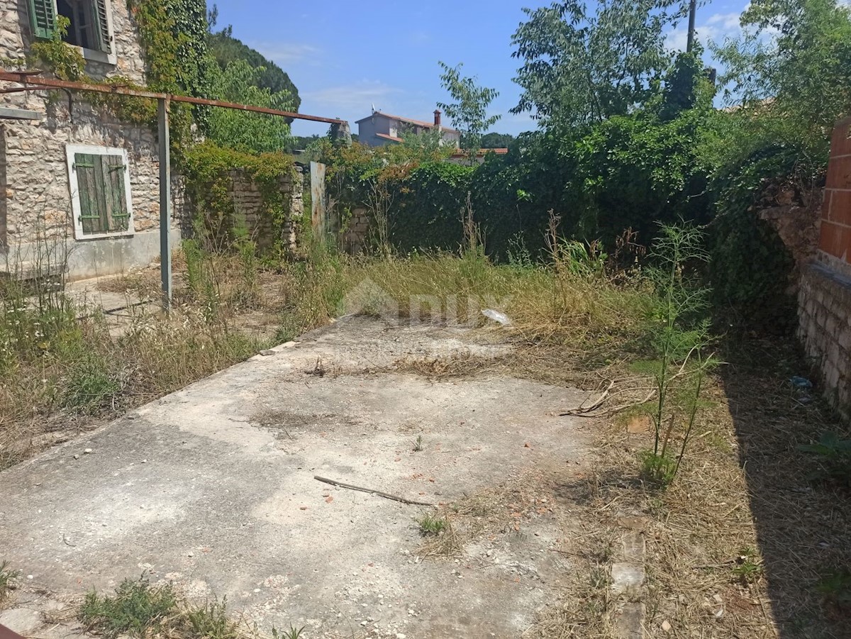 ISTRIA, VALBANDON - Casa istriana con giardino + terreno edificabile 1917 m2 - VICINO AL MARE!!