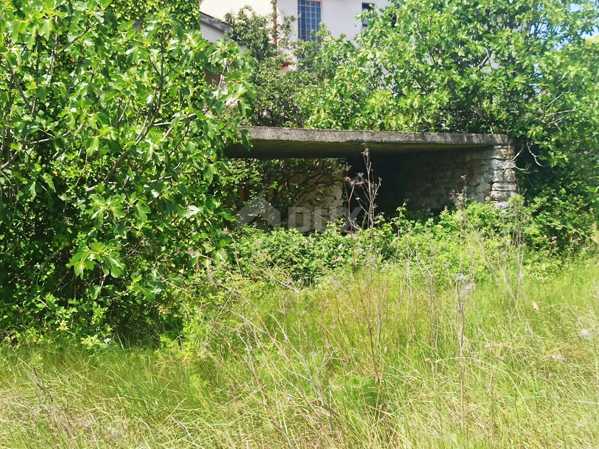 ISTRIA, VALBANDON - Casa istriana con giardino + terreno edificabile 1917 m2 - VICINO AL MARE!!