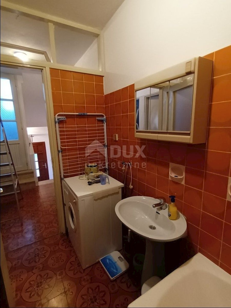 ISOLA DI PAG, NOVALJA - 3 camere da letto + bagno pavimento della casa 116 m2 OCCASIONE