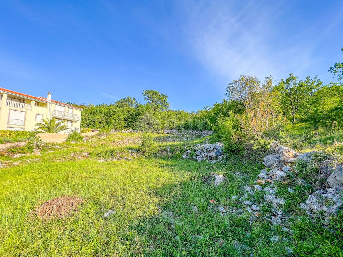 ISOLA DI KRK, KLIMNO - terreno edificabile 1040m2 a soli 300 metri dal mare con vista mare, posizione tranquilla