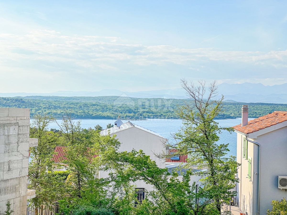 ISOLA DI KRK, KLIMNO - terreno edificabile 1040m2 a soli 300 metri dal mare con vista mare, posizione tranquilla