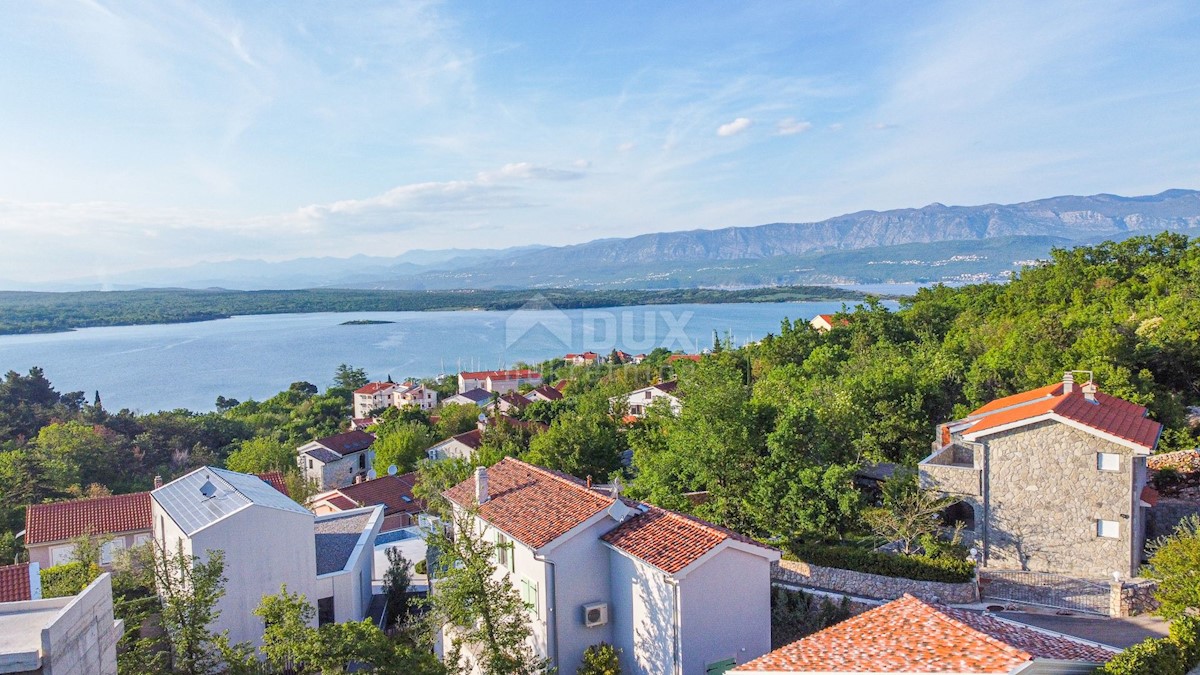 ISOLA DI KRK, KLIMNO - terreno edificabile 1040m2 a soli 300 metri dal mare con vista mare, posizione tranquilla