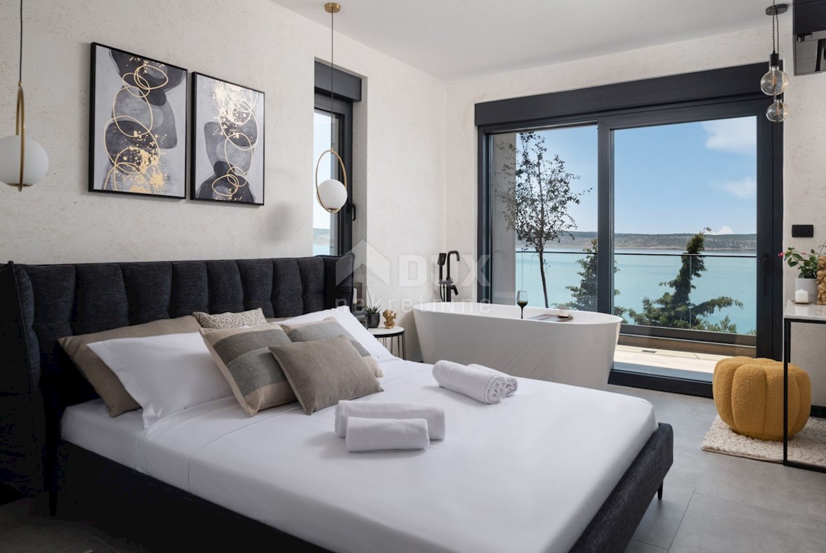 ZADAR, STARIGRAD - Villa di lusso a 100 m dal mare