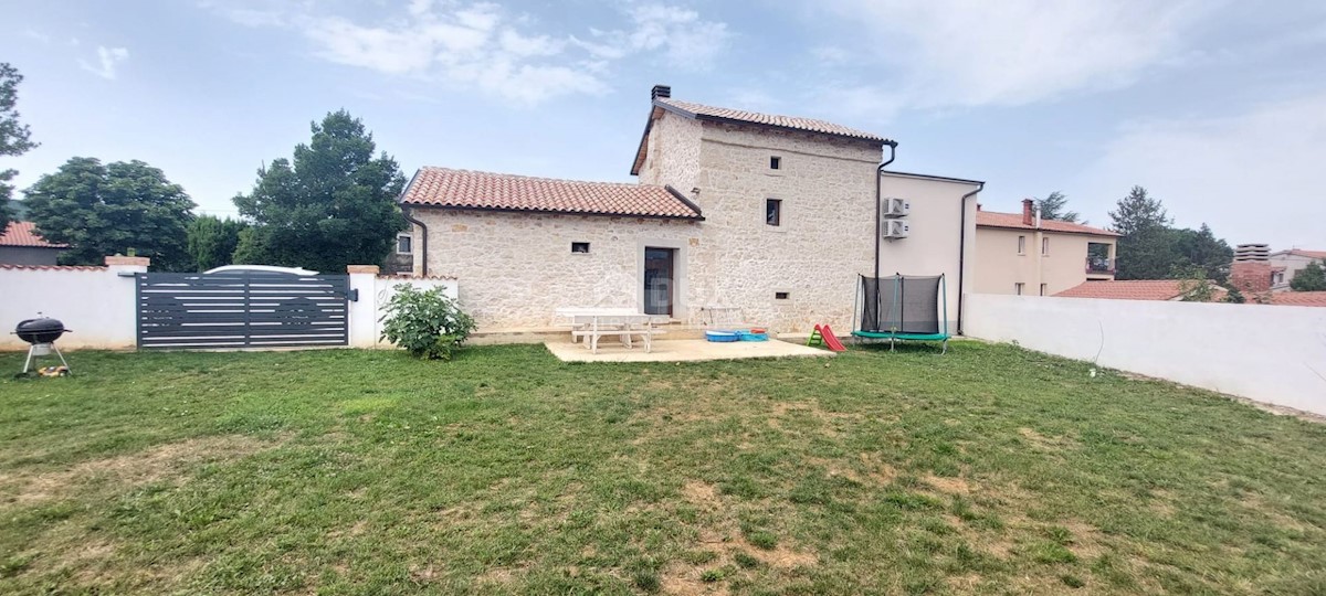 ISTRIA, KRŠAN - Bella casa in pietra con vista sull'Učka