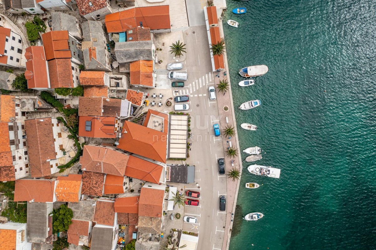 ŠIBENIK, ROGOZNICA - Casa a schiera ristrutturata in riva al mare