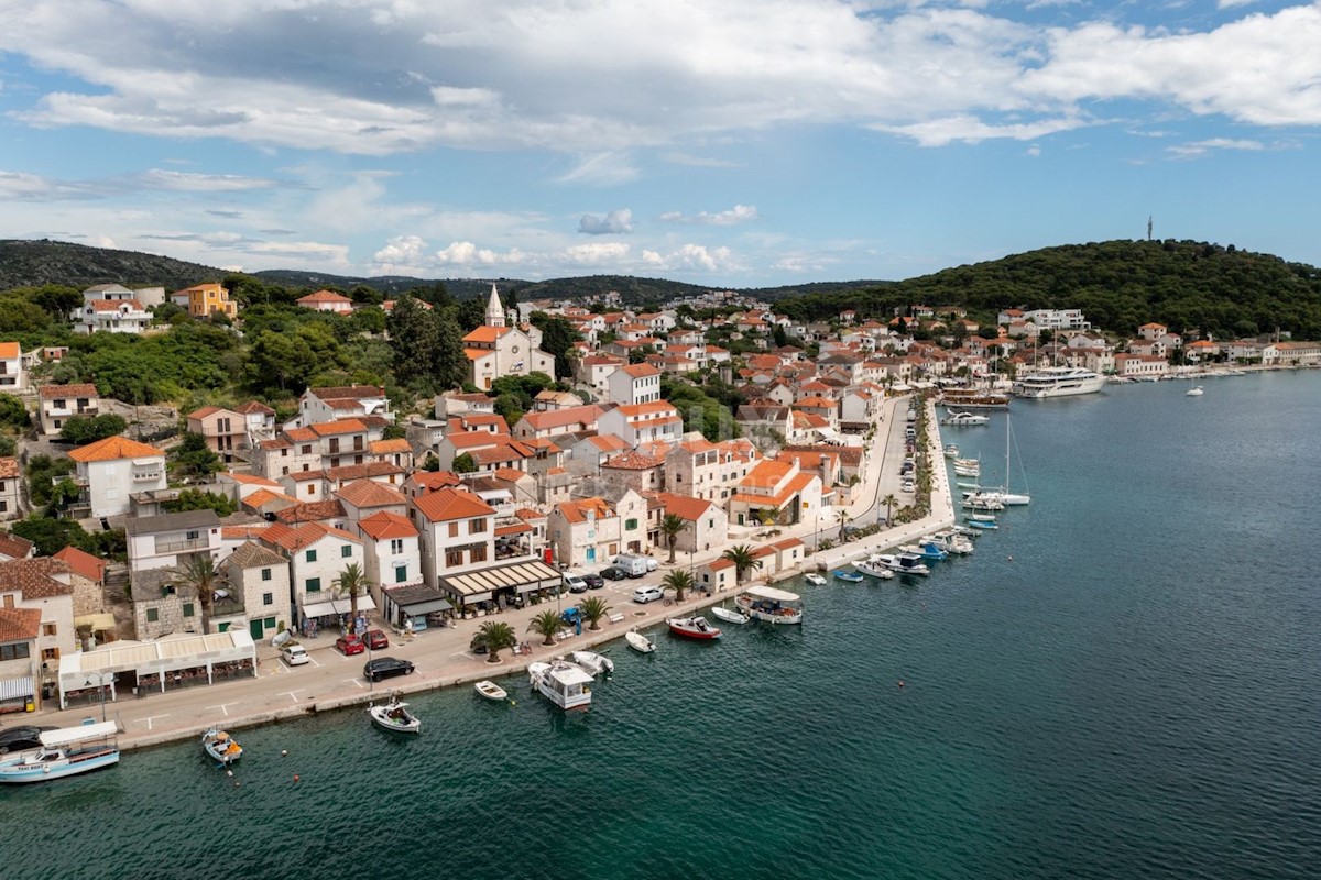 ŠIBENIK, ROGOZNICA - Casa a schiera ristrutturata in riva al mare