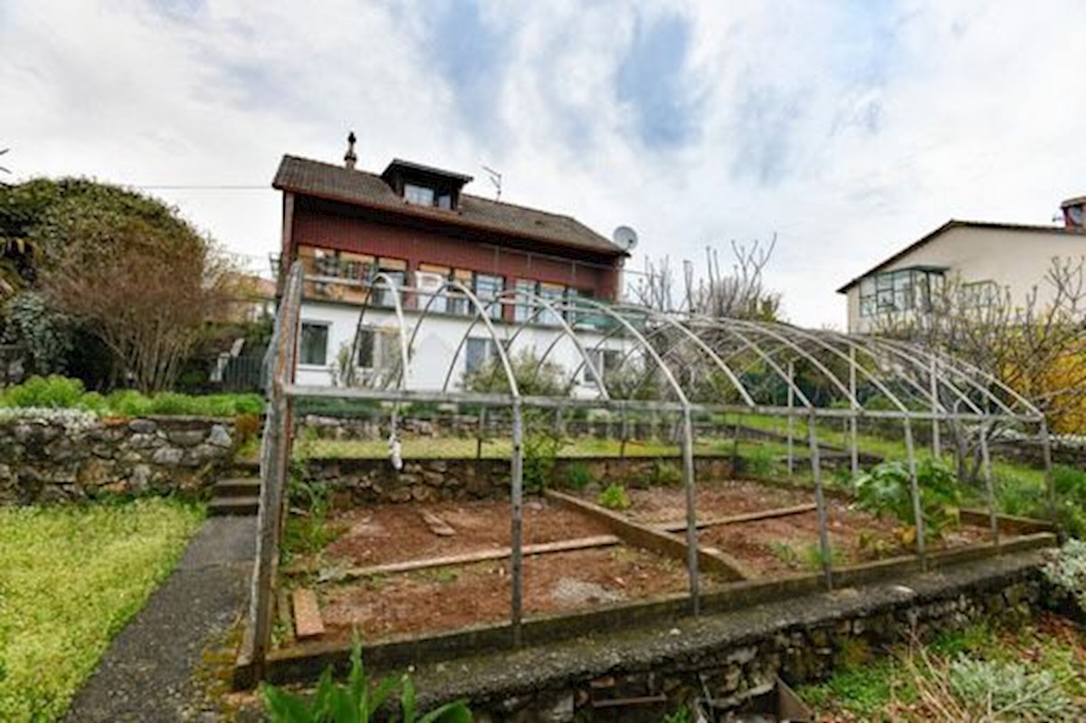 MATULJI - casa indipendente su tre piani con garage, giardino e vista mare