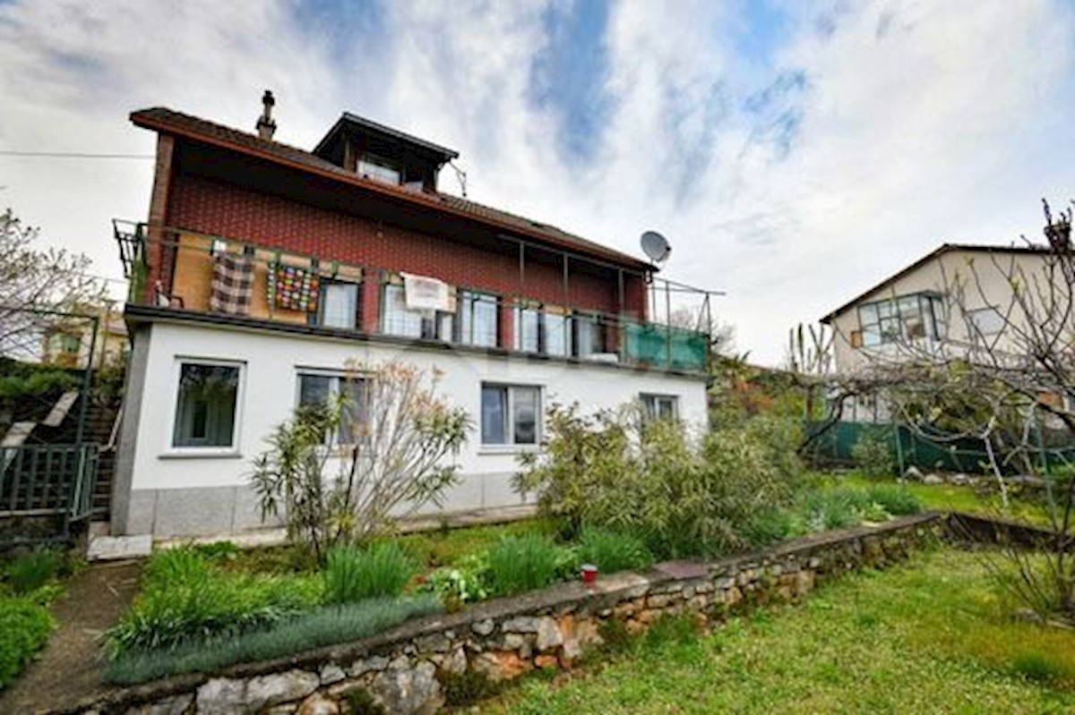 MATULJI - casa indipendente su tre piani con garage, giardino e vista mare