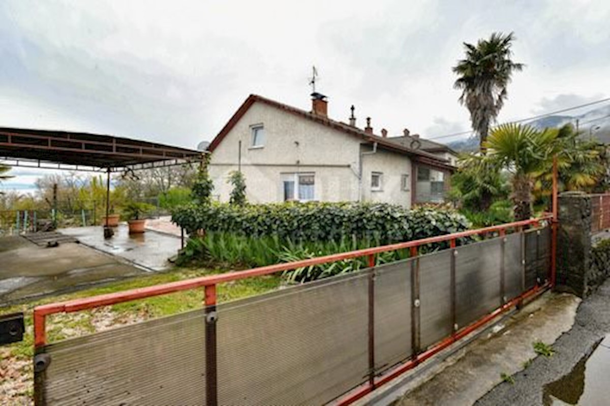 MATULJI - casa indipendente su tre piani con garage, giardino e vista mare