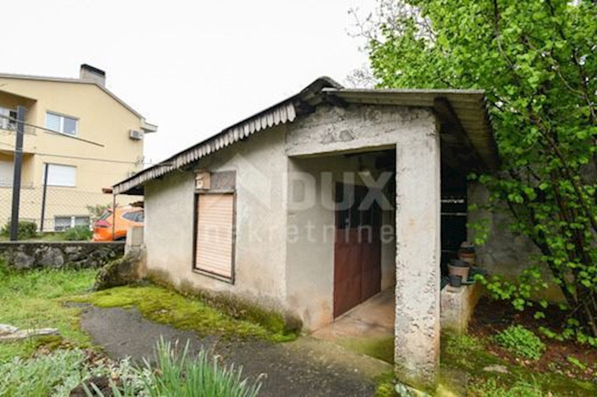 MATULJI - casa indipendente su tre piani con garage, giardino e vista mare