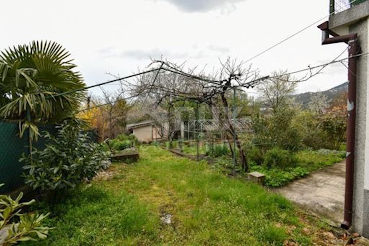 MATULJI - casa indipendente su tre piani con garage, giardino e vista mare