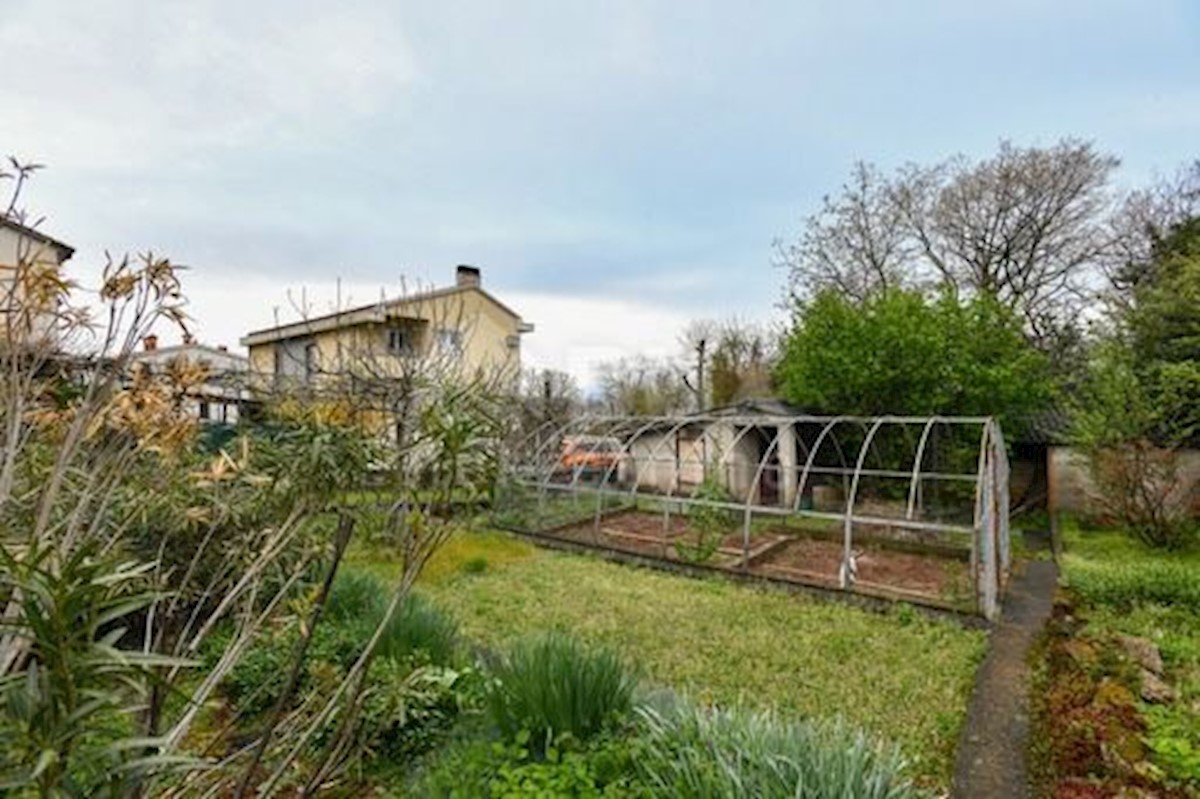 MATULJI - casa indipendente su tre piani con garage, giardino e vista mare