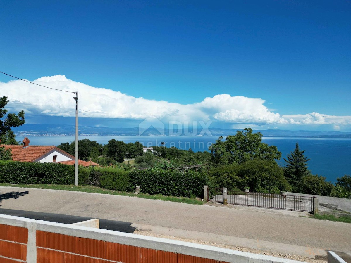 OPATIA, ST. JELENA - villa 250m2 con vista panoramica sul mare e piscina + giardino paesaggistico 1200m2