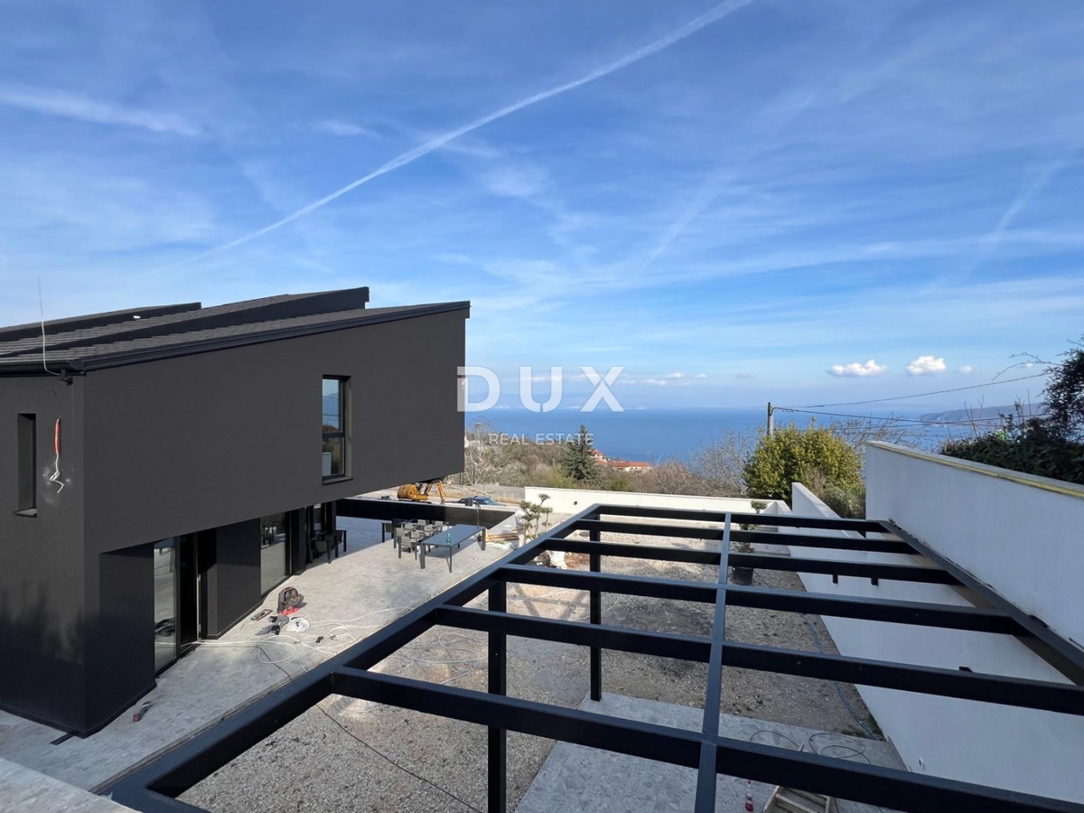 OPATIA, ST. JELENA - villa 250m2 con vista panoramica sul mare e piscina + giardino paesaggistico 1200m2