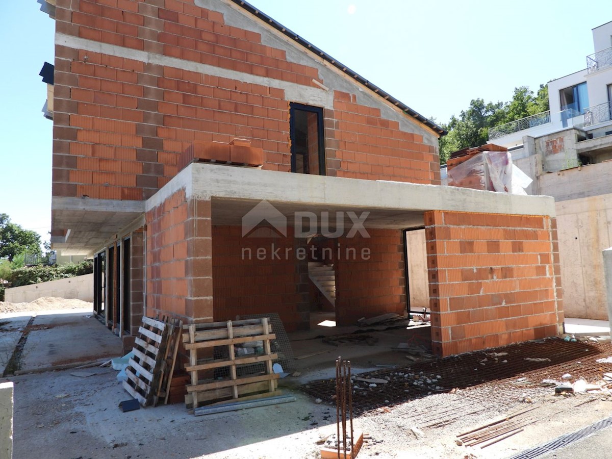 OPATIA, ST. JELENA - villa 250m2 con vista panoramica sul mare e piscina + giardino paesaggistico 1200m2