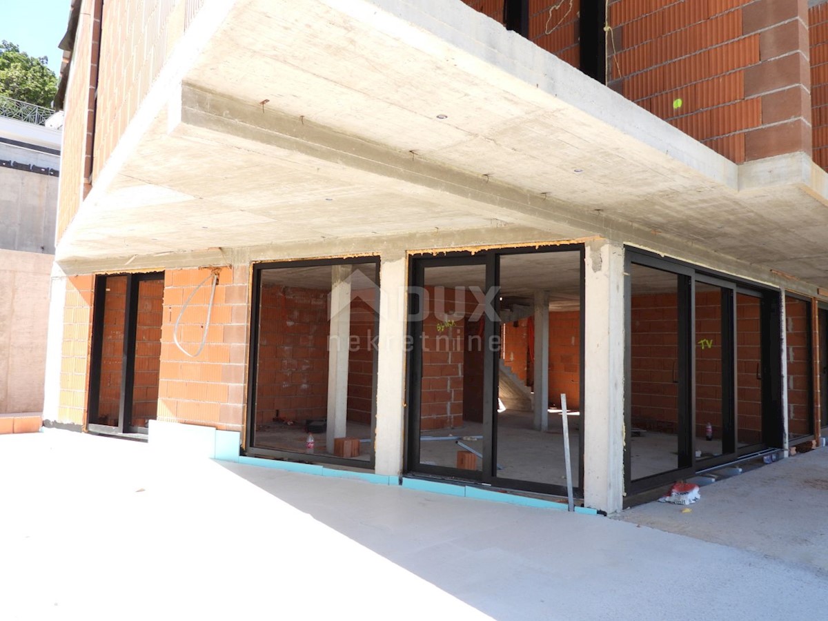 OPATIA, ST. JELENA - villa 250m2 con vista panoramica sul mare e piscina + giardino paesaggistico 1200m2