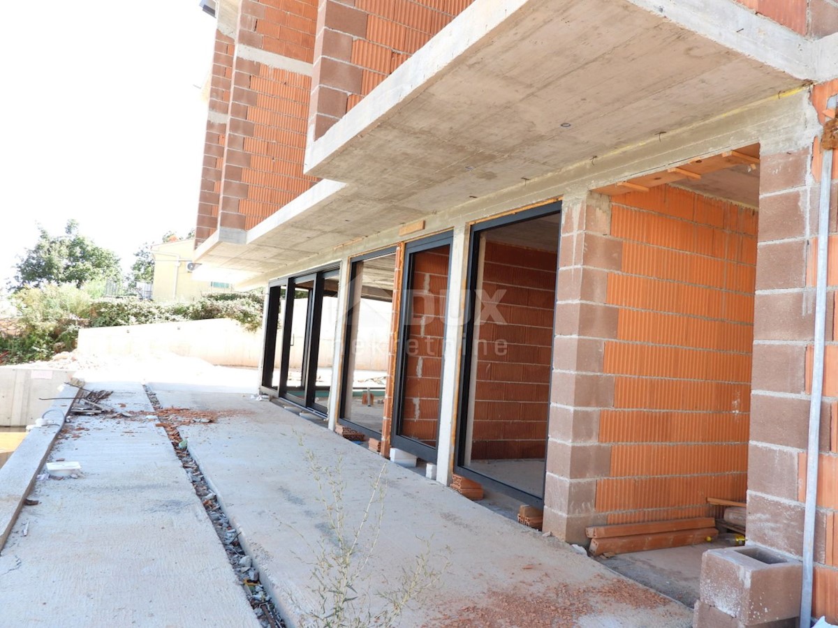 OPATIA, ST. JELENA - villa 250m2 con vista panoramica sul mare e piscina + giardino paesaggistico 1200m2
