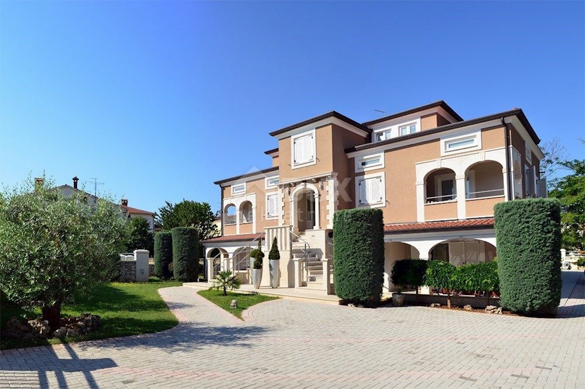 ISTRIA, POREČ - Palazzina vicino al mare