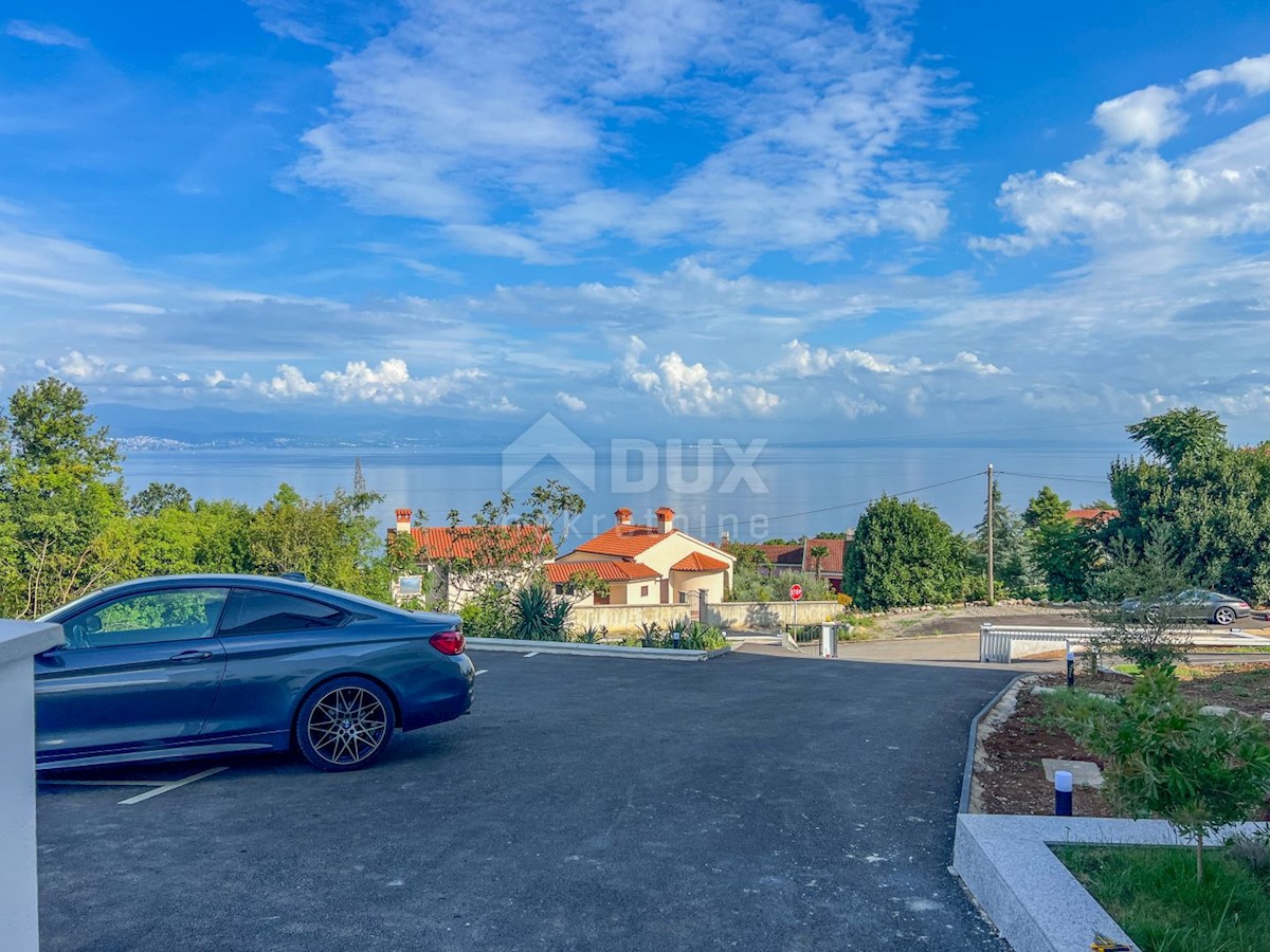 OPATIJA, IČIĆI - appartamento recentemente ristrutturato al piano terra di un nuovo edificio con terrazza e vista sul mare, vicino a Opatija