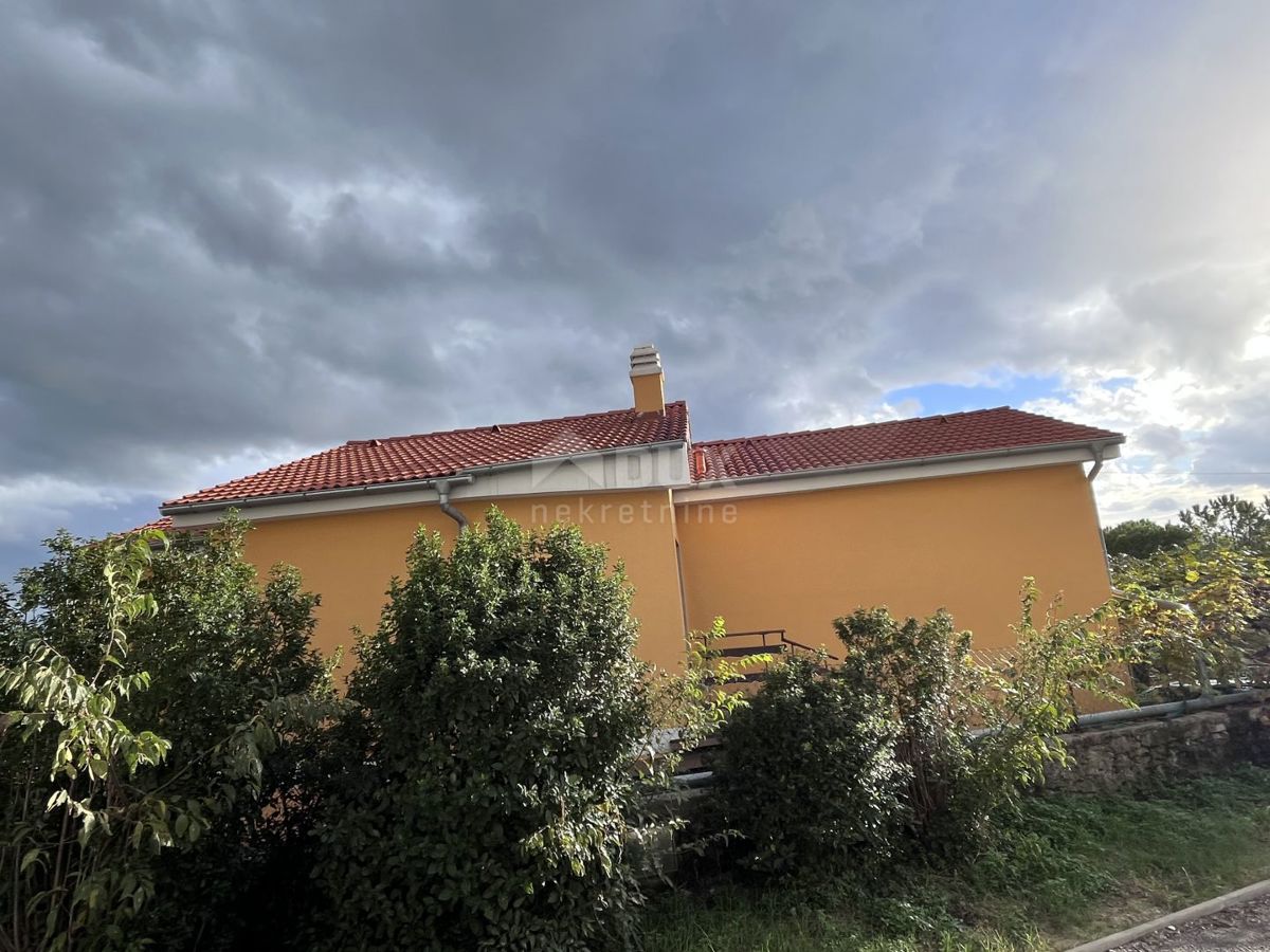 KRNJEVO - Casa indipendente, vista mare, parcheggio, giardino