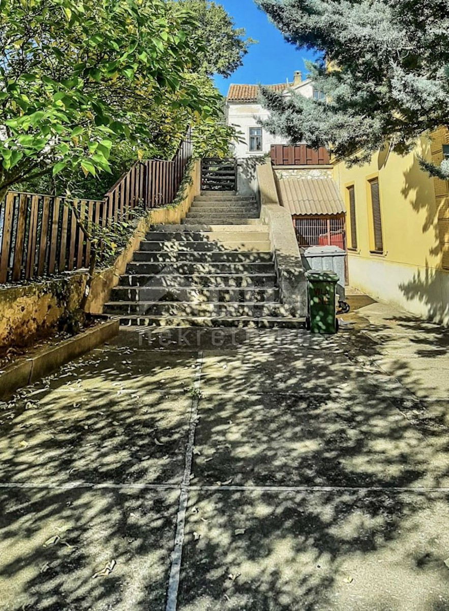 NOVI VINODOLSKI-Villa con unità abitative vicino al mare!
