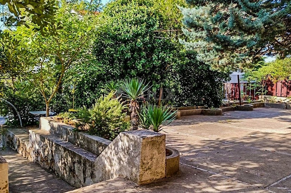 NOVI VINODOLSKI-Villa con unità abitative vicino al mare!