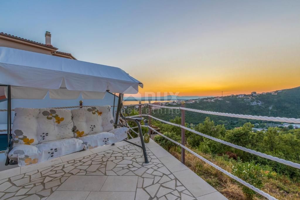 CRIKVENICA- Bella villa con 3 appartamenti e piscina