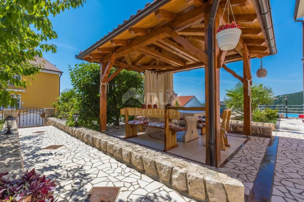 CRIKVENICA- Bella villa con 3 appartamenti e piscina