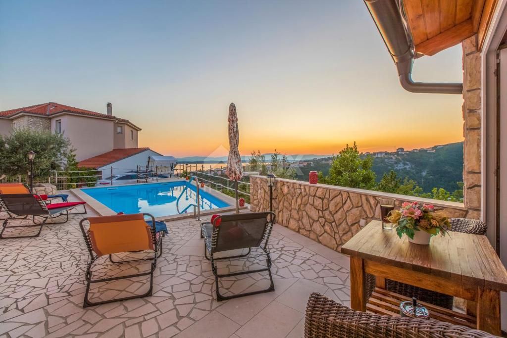 CRIKVENICA- Bella villa con 3 appartamenti e piscina