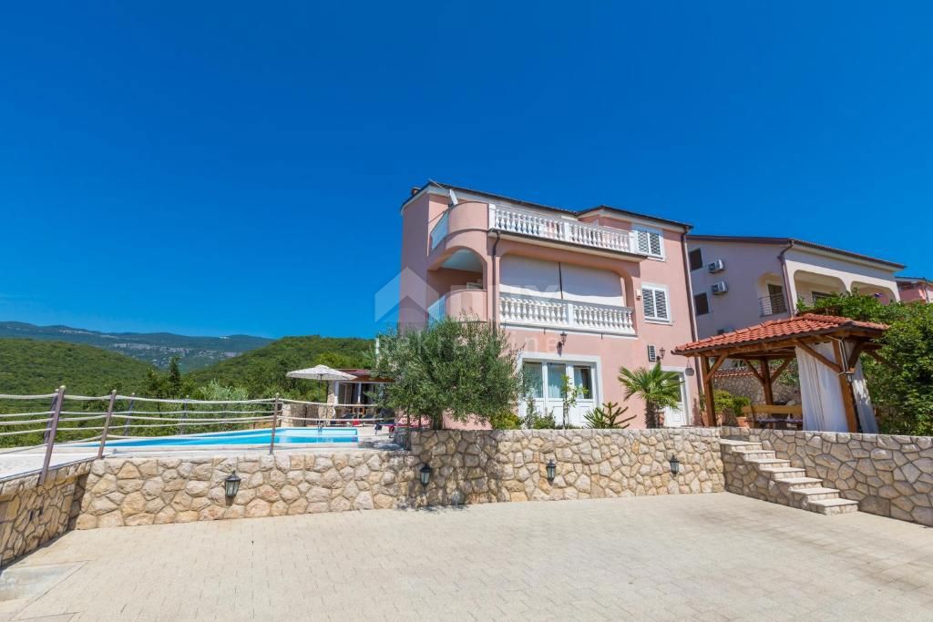 CRIKVENICA- Bella villa con 3 appartamenti e piscina