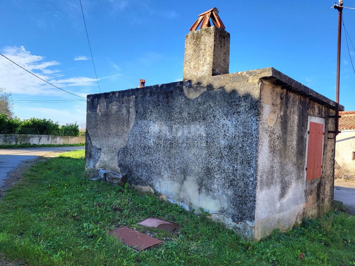 ISTRIA, BARBAN - Vecchia casa da ristrutturare in posizione tranquilla