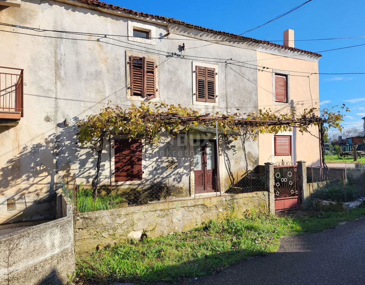 ISTRIA, BARBAN - Vecchia casa da ristrutturare in posizione tranquilla
