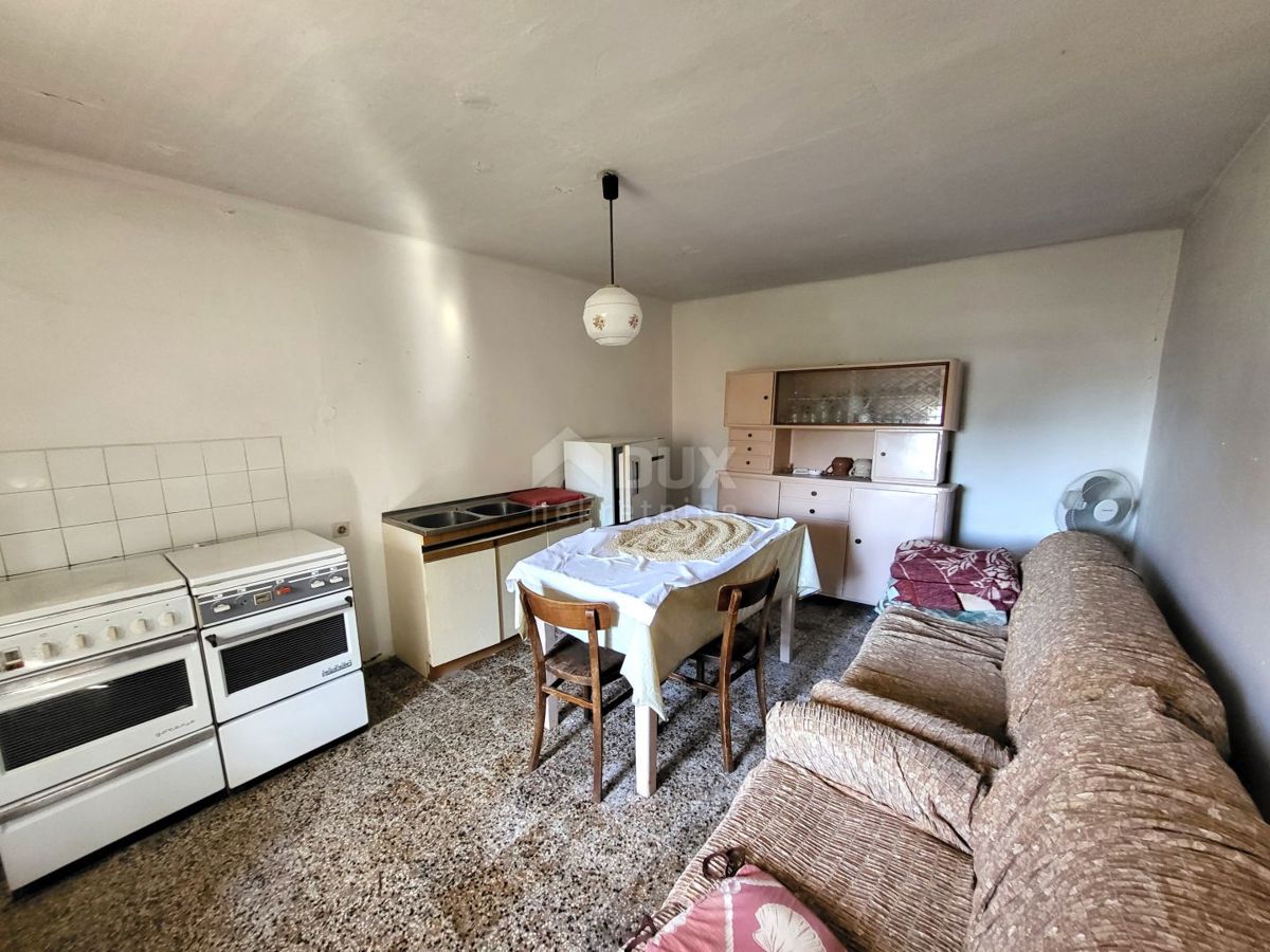 ISTRIA, BARBAN - Vecchia casa da ristrutturare in posizione tranquilla