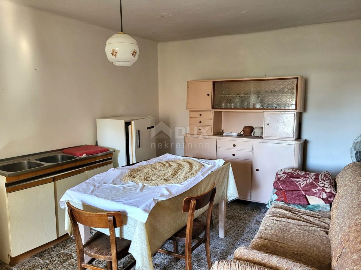 ISTRIA, BARBAN - Vecchia casa da ristrutturare in posizione tranquilla