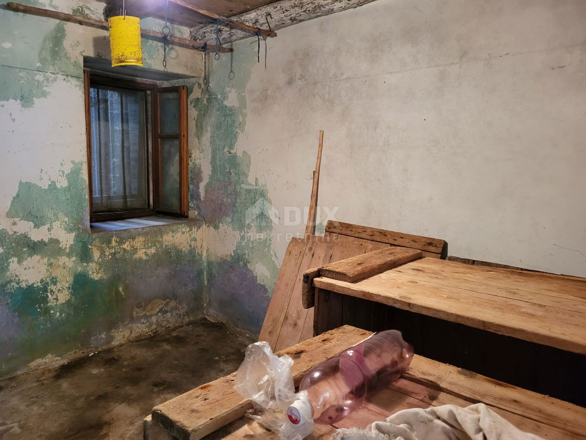 ISTRIA, BARBAN - Vecchia casa da ristrutturare in posizione tranquilla
