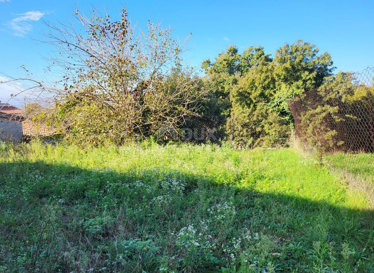 ISTRIA, BARBAN - Vecchia casa da ristrutturare in posizione tranquilla