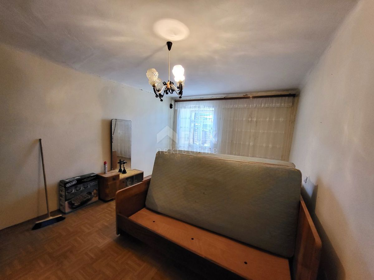 ISTRIA, BARBAN - Vecchia casa da ristrutturare in posizione tranquilla