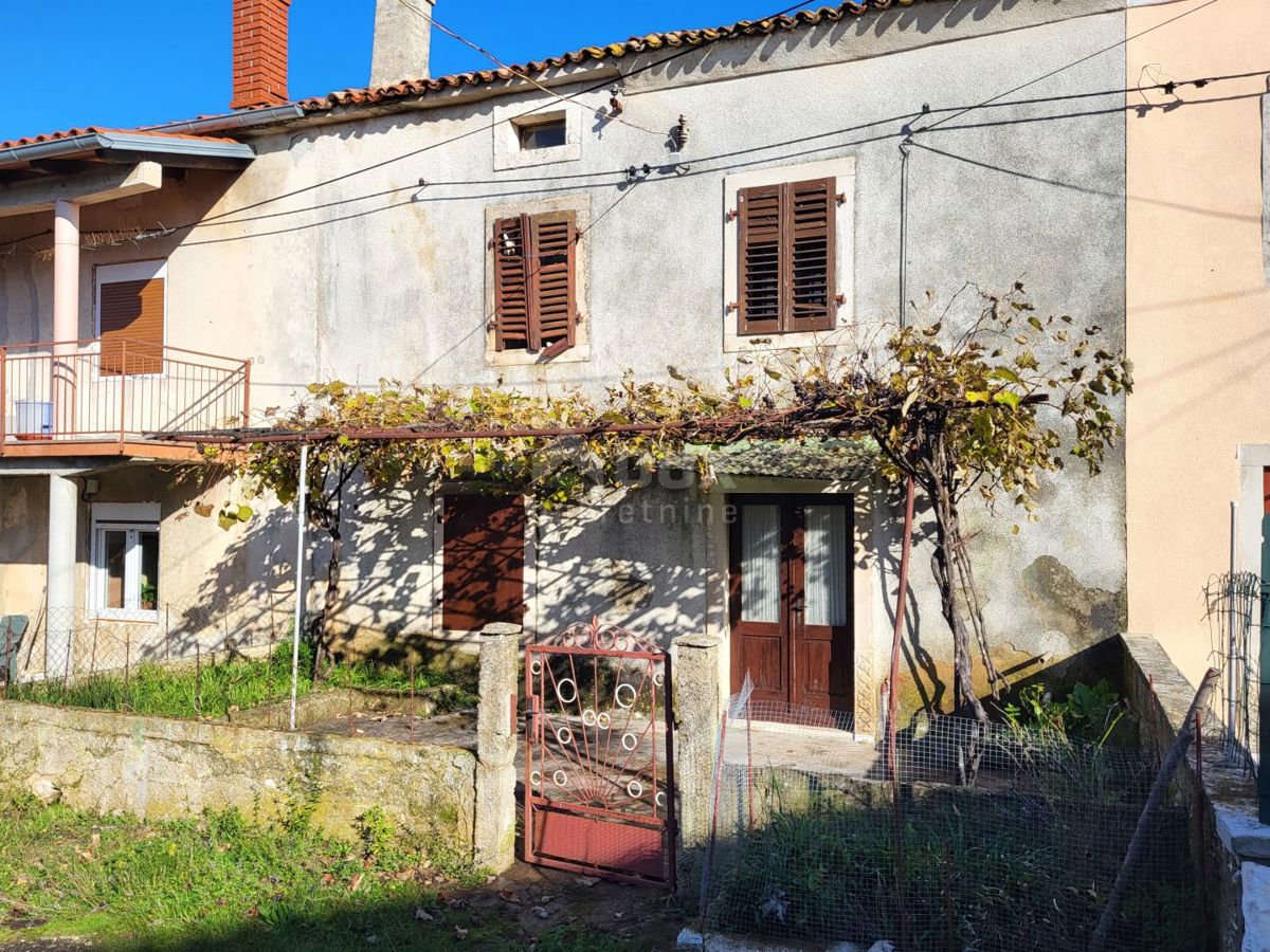 ISTRIA, BARBAN - Vecchia casa da ristrutturare in posizione tranquilla