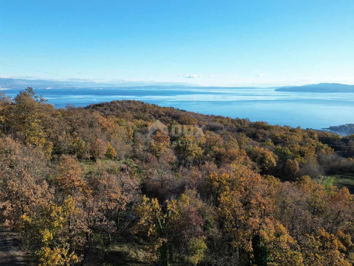 OPATIJA VEPRINAC - terreno edificabile di 18150m2 con bellissima vista sul mare