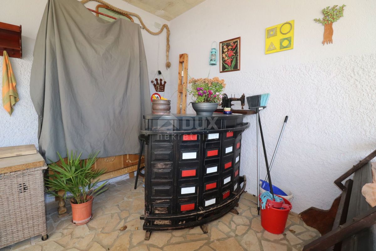 ŠKURINJE - Casa recentemente ristrutturata con due appartamenti, garage e giardino