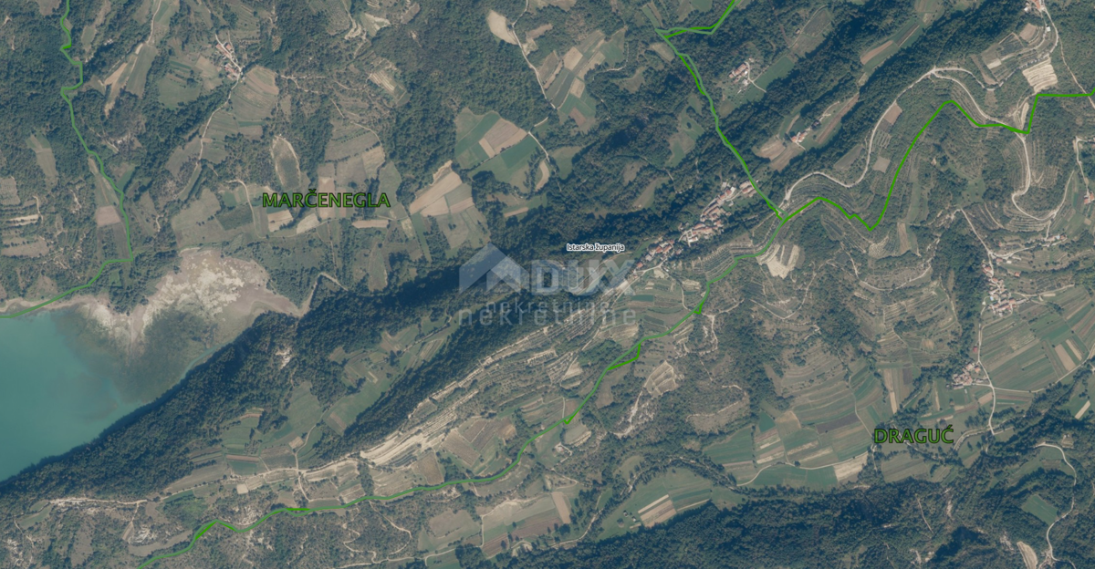 ISTRIA, JURADI - Vecchia casa da ristrutturare con 9000 mq di terreno agricolo