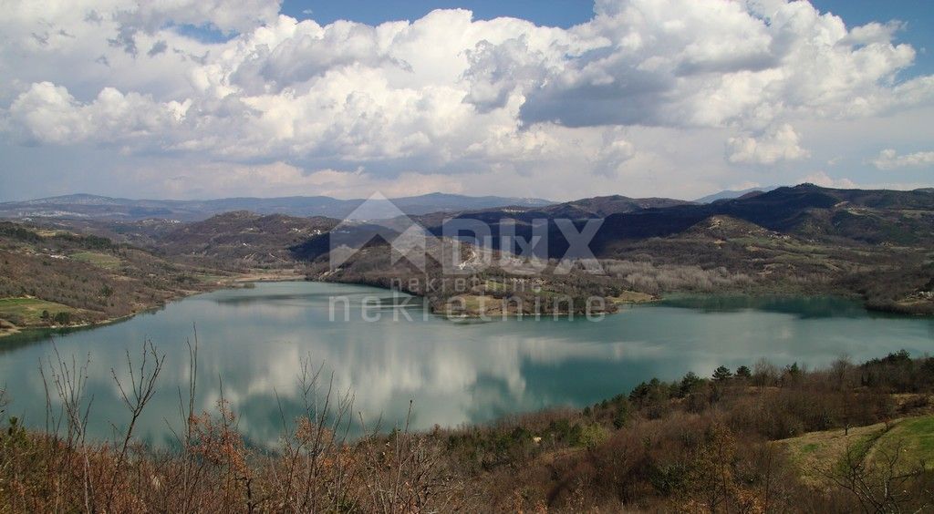 ISTRIA, JURADI - Vecchia casa da ristrutturare con 9000 mq di terreno agricolo