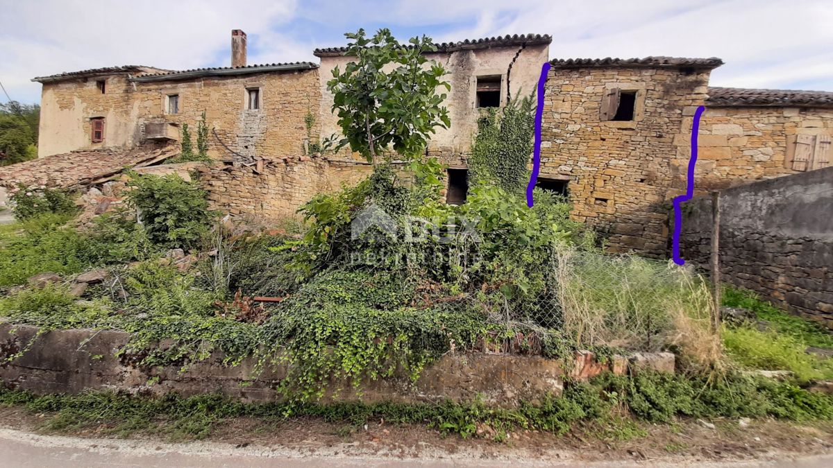 ISTRIA, JURADI - Vecchia casa da ristrutturare con 9000 mq di terreno agricolo