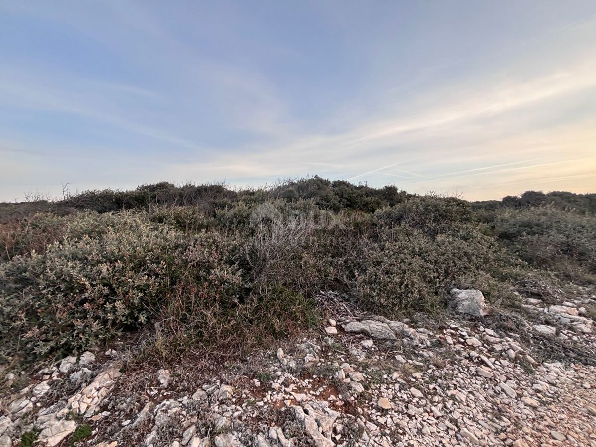 ISOLA VIR - Terreno in zona di costruzione!