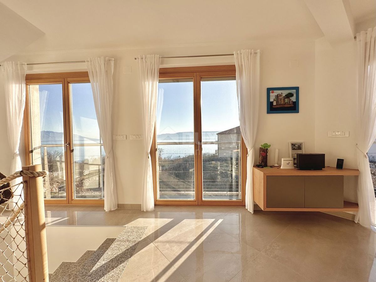 NOVI VINODOLSKI - Speciale villa a 100 metri dal mare!
