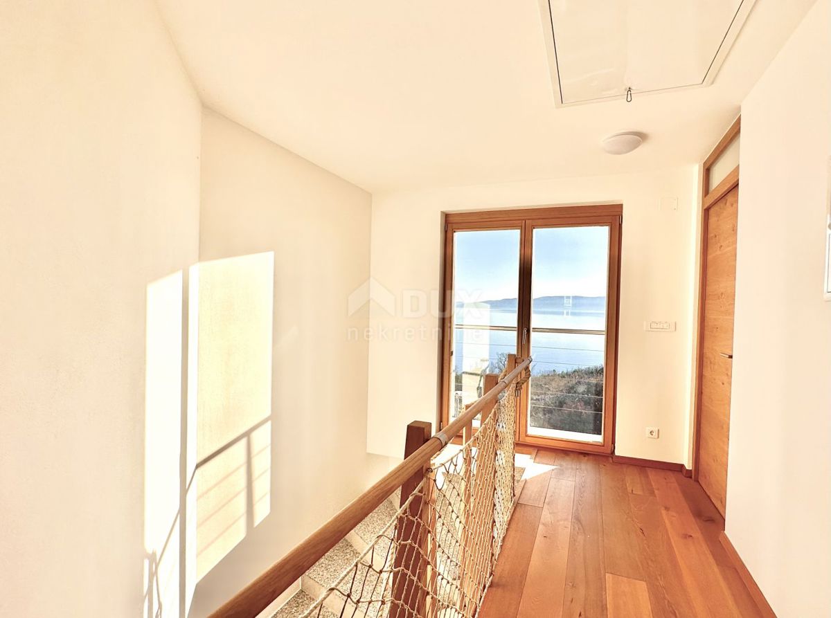 NOVI VINODOLSKI - Speciale villa a 100 metri dal mare!